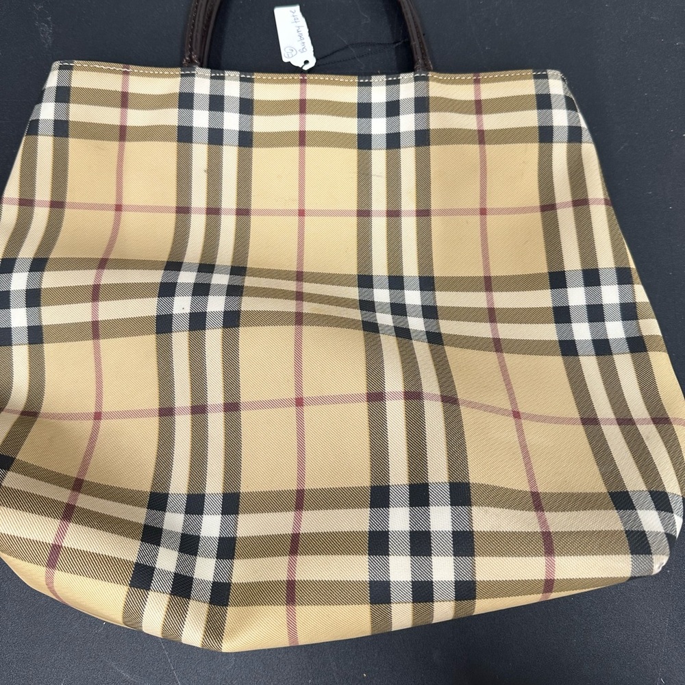 Burberry Authenticate Like new